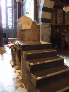 Der Thron im Aachener Dom